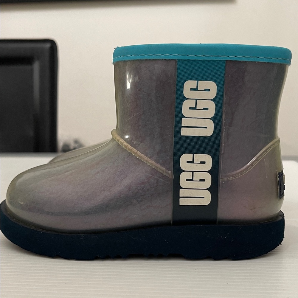UGG CLASSIC CLEAR MINI II BOOTS KIDS SIZE 11 (2-5yrs)